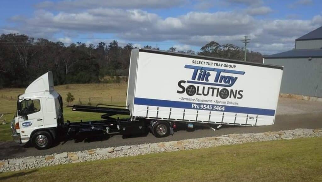 Tow truck with Select Tilt Tray logo